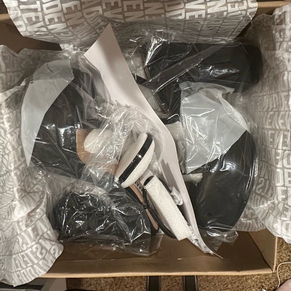 NWB Sold Out Steve Madden Erica - Picture 10 of 12